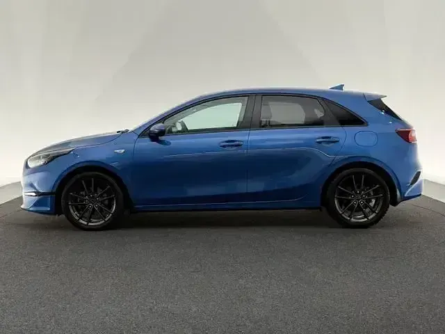 Gebraucht Kia Ceed Spirit 160 PS (117 kW) 2024 Blau Kleinwagen