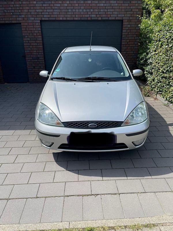 Silber Gebraucht 2002 Ford Focus Futura Kleinwagen | 999 € (Fairer Preis) - Bild 1/4