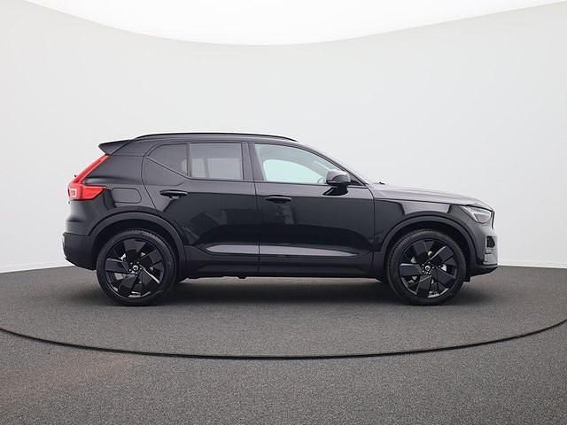Neu Volvo XC40 Plus 197 PS (144 kW) 2026 Onyx black metallic onyx black metallic SUV