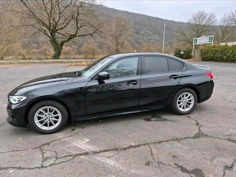 Gebraucht BMW 320 184 PS (135 kW) 2019 Schwarz Limousine