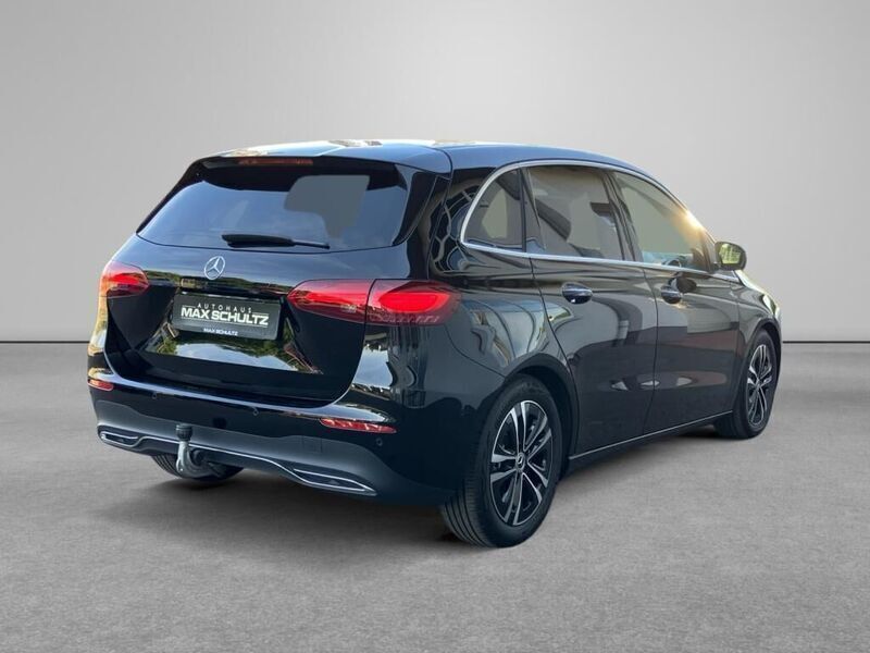 Gebraucht Mercedes B180 Progressive 136 PS (100 kW) 2024 Unilack nachtschwarz Van / Kleinbus