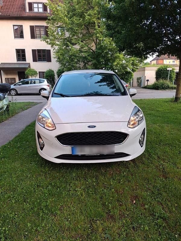 Weiß Gebraucht 2017 Ford Fiesta Trend Kleinwagen | 7.000 € (Guter Preis) - Bild 1/4