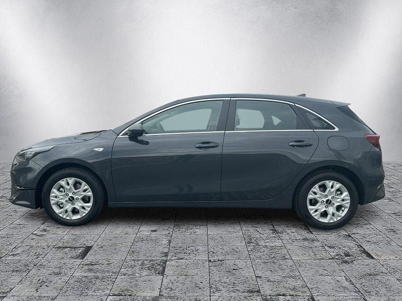 Neu Kia Ceed Vision 140 PS (102 kW) 2025 Penta metal met. Kleinwagen