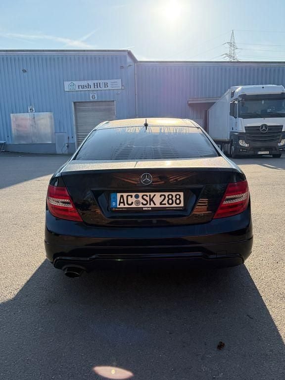 Gebraucht Mercedes C180 156 PS (114 kW) 2012 Schwarz Coupé