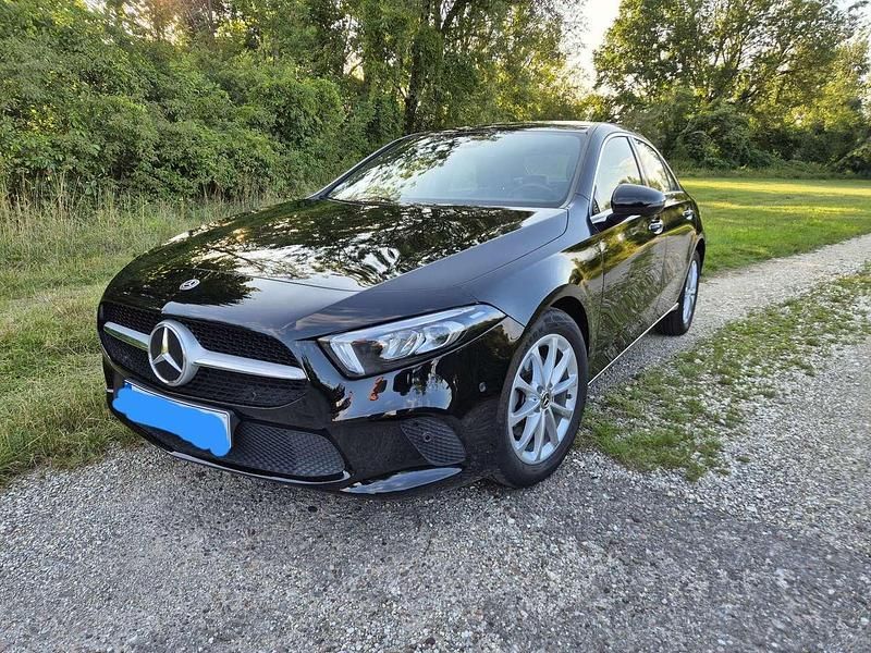 Schwarz Gebraucht 2020 Mercedes A200 Progressive Limousine | 27.500 € (Teuer) - Bild 1/4
