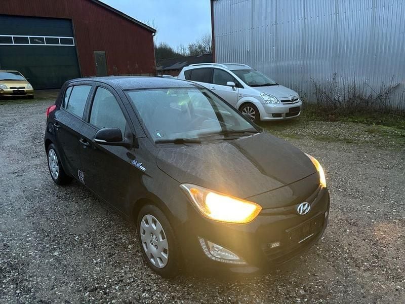 Gebraucht Hyundai i20 Trend 75 PS (55 kW) 2013 Abholung