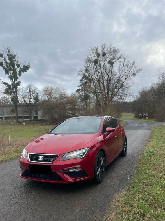 Rot Gebraucht 2018 Seat Leon FR Limousine | 18.490 € (Fairer Preis) - Bild 1/4
