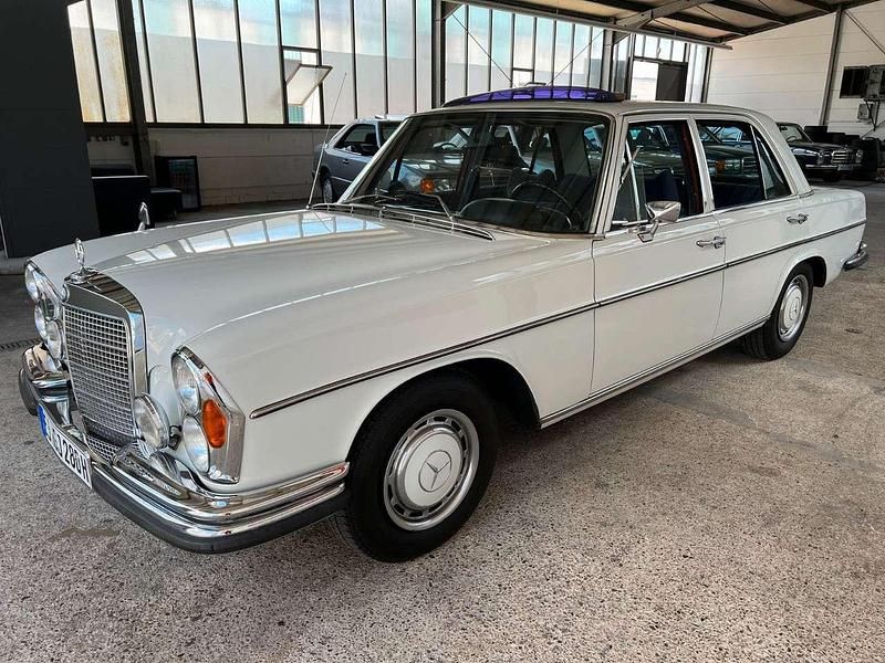 Weiß Gebraucht 1972 Mercedes 280 Limousine | 16.999 € - Bild 1/4
