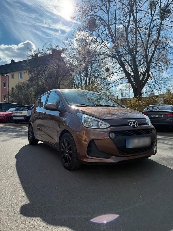 Gebraucht Hyundai i10 67 PS (49 kW) 2017 Braun Kleinwagen