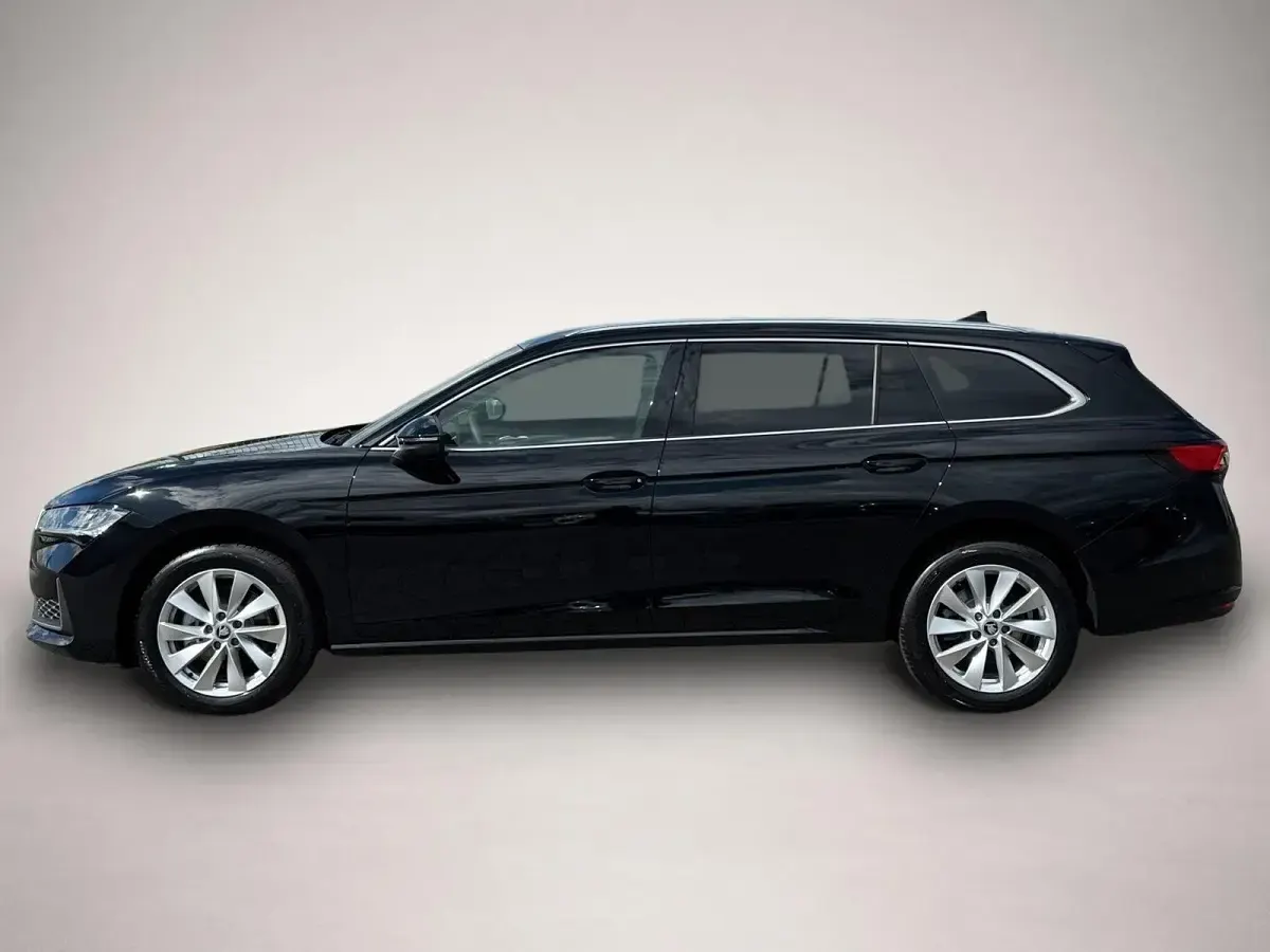 Gebraucht Skoda Superb 150 PS (110 kW) 2026 Manufacturer Kombi
