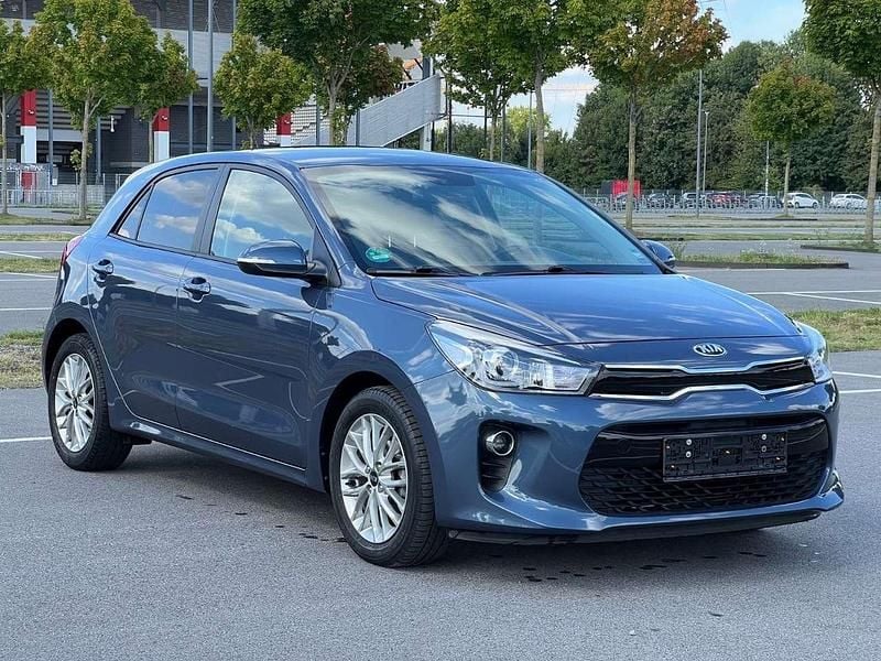 Blau Gebraucht 2017 Kia Rio DREAM-TEAM Edition Kleinwagen | 8.490 € (Guter Preis) - Bild 1/4