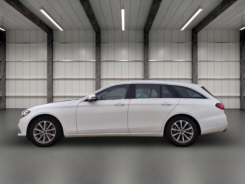 Gebraucht Mercedes E220 194 PS (142 kW) 2018 Weiß Limousine