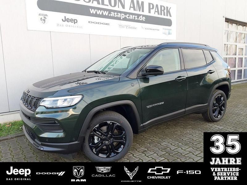 Grün Neu 2025 Jeep Compass North SUV | 36.890 € (Superpreis) - Bild 1/4