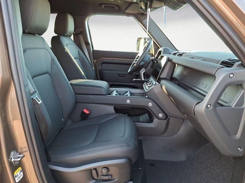 Neu Land Rover Defender SE Dynamic 250 PS (183 kW) 2026 Braun SUV
