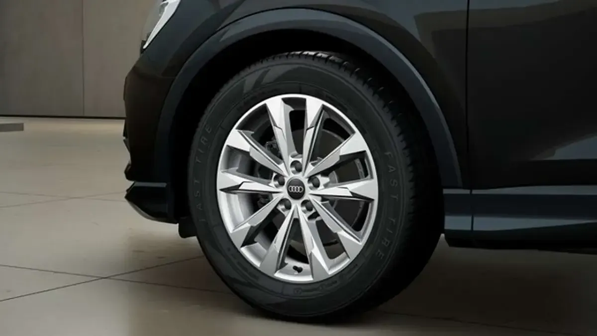Gebraucht Audi Q3 Comfort 150 PS (110 kW) 2025 Mythosschwarz metallic SUV