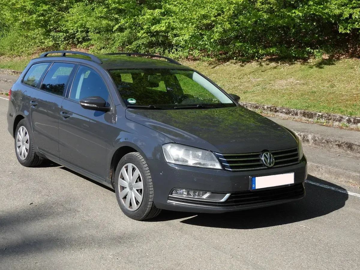 Gebraucht VW Passat 140 PS (102 kW) 2011 Grau Kombi