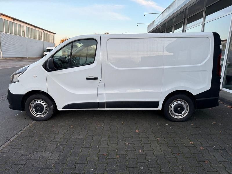 Gebraucht Renault Trafic Komfort 95 PS (69 kW) 2017 Weiß Van / Kleinbus