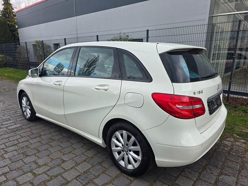 Gebraucht Mercedes B180 109 PS (80 kW) 2013 Weiß Van / Kleinbus