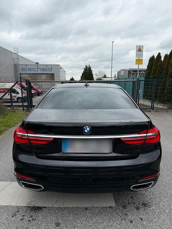 Gebraucht BMW 730 265 PS (194 kW) 2018 Schwarz Limousine