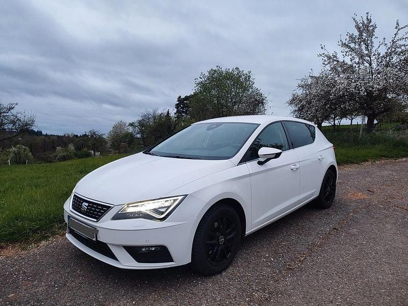 Weiß Gebraucht 2018 Seat Leon ST XCELLENCE Kombi | 15.500 € (Fairer Preis) - Bild 1/4