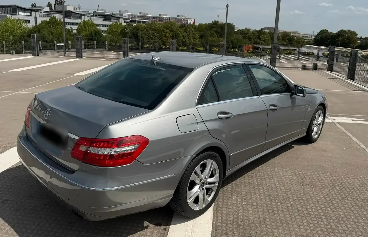 Gebraucht Mercedes E350 265 PS (194 kW) 2011 Grau Limousine
