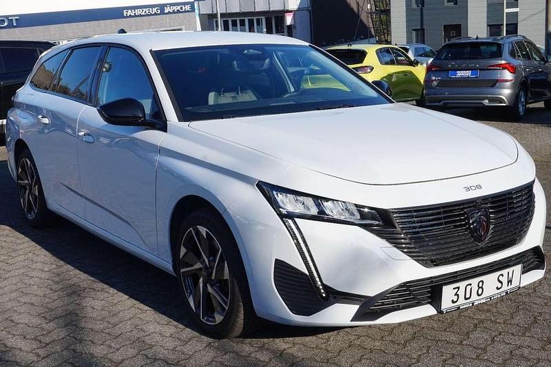 Gebraucht Peugeot 308 SW Allure 131 PS (96 kW) 2024 Okenitweiß (metallic) Kombi