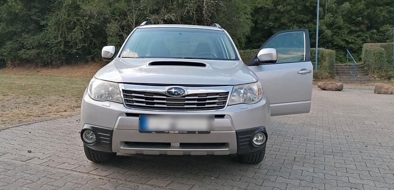Silber Gebraucht 2010 Subaru Forester SUV | 4.700 € (Fairer Preis) - Bild 1/4