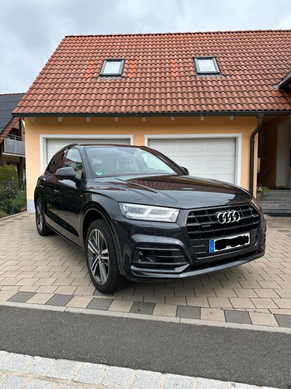 Grau Gebraucht 2019 Audi Q5 Sport SUV | 37.200 € (Teuer) - Bild 1/4