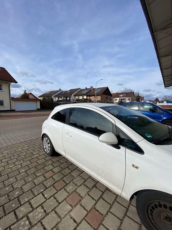 Gebraucht Opel Corsa Color Edition 86 PS (63 kW) 2011 Weiß Kleinwagen