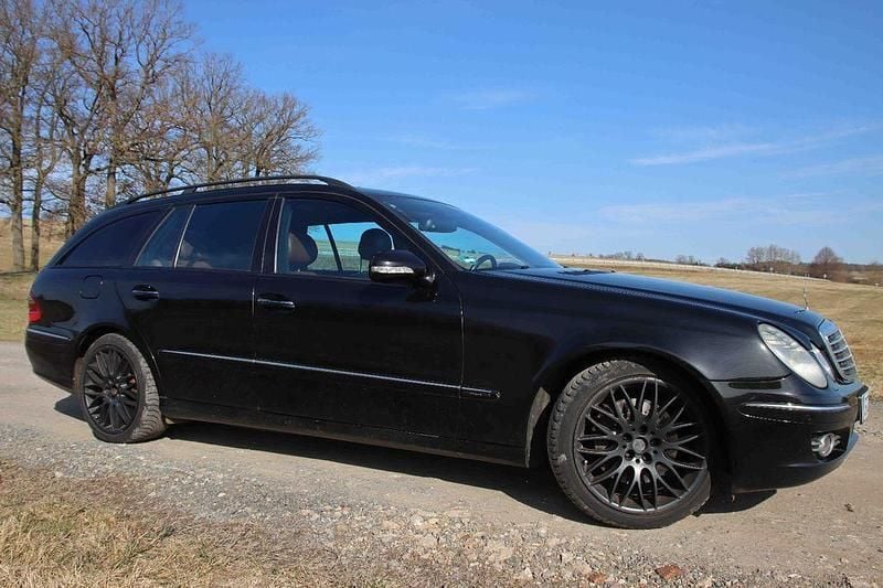 Gebraucht Mercedes E350 272 PS (200 kW) 2008 Schwarz Limousine