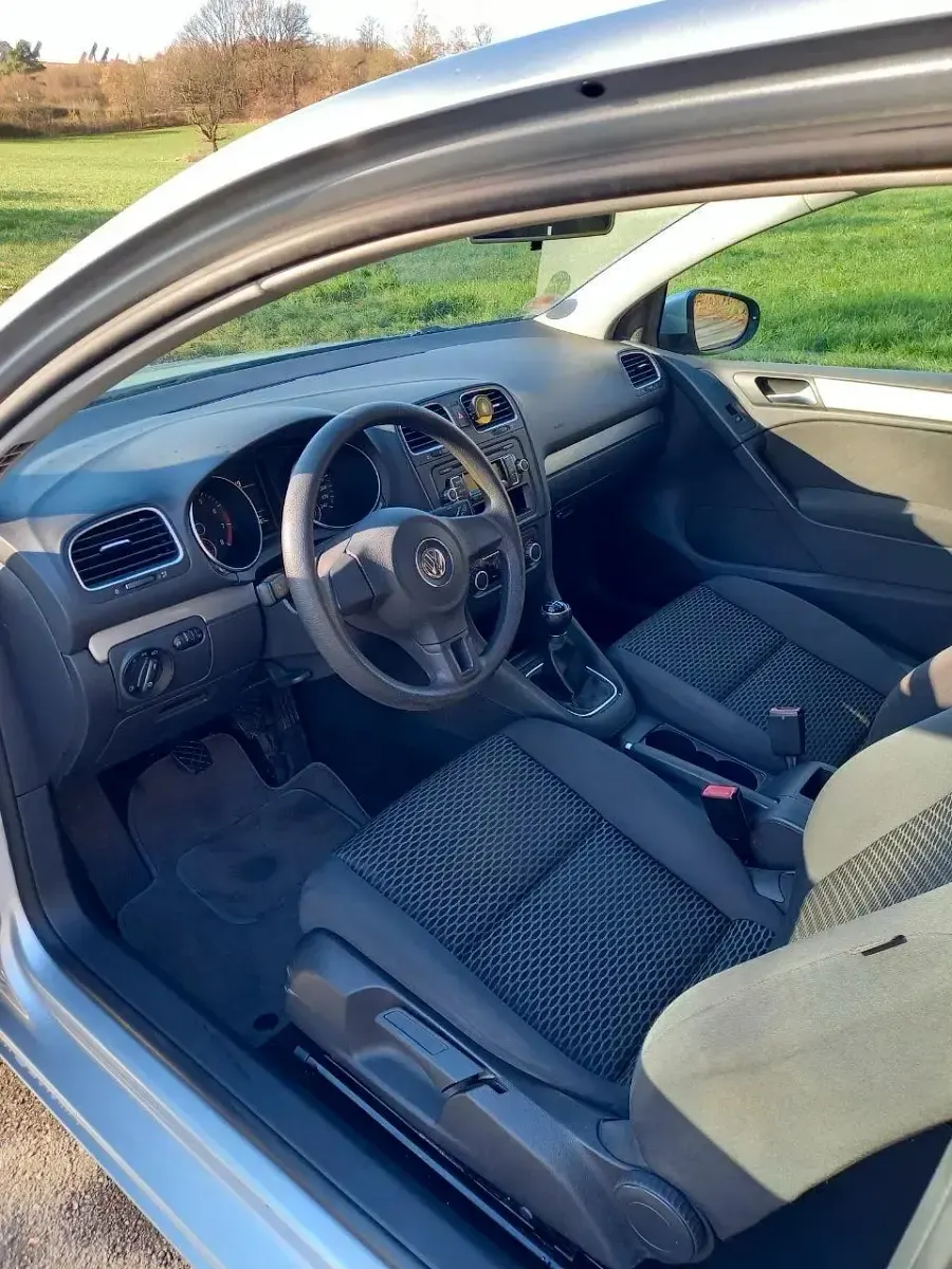 Gebraucht VW Golf 78 PS (57 kW) 2010 Silber Coupé