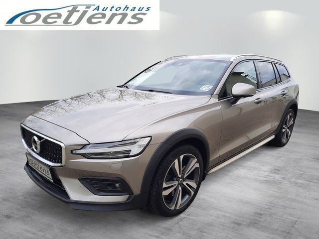 Grau Gebraucht 2021 Volvo V60 CC Pro Kombi | 32.980 € (Guter Preis) - Bild 1/4