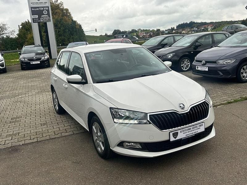 Weiß Gebraucht 2019 Skoda Fabia Ambition Limousine | 8.500 € (Fairer Preis) - Bild 1/4