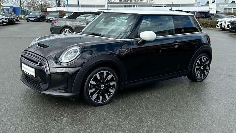 Gebraucht Mini Cooper SE 135 kW (184 PS) 2022 Midnight black metallic Kleinwagen