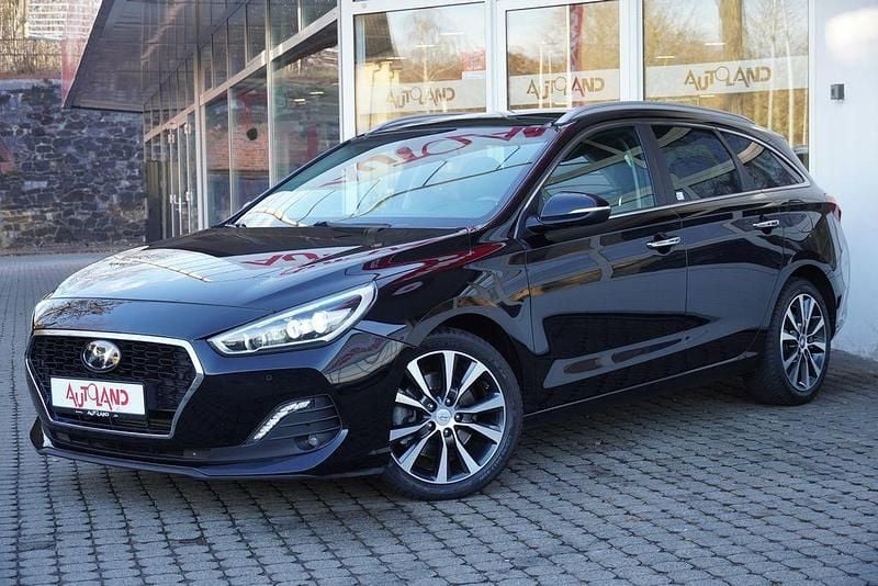 Schwarz Gebraucht 2019 Hyundai i30 Premium Kombi | 21.490 € (Teuer) - Bild 1/4