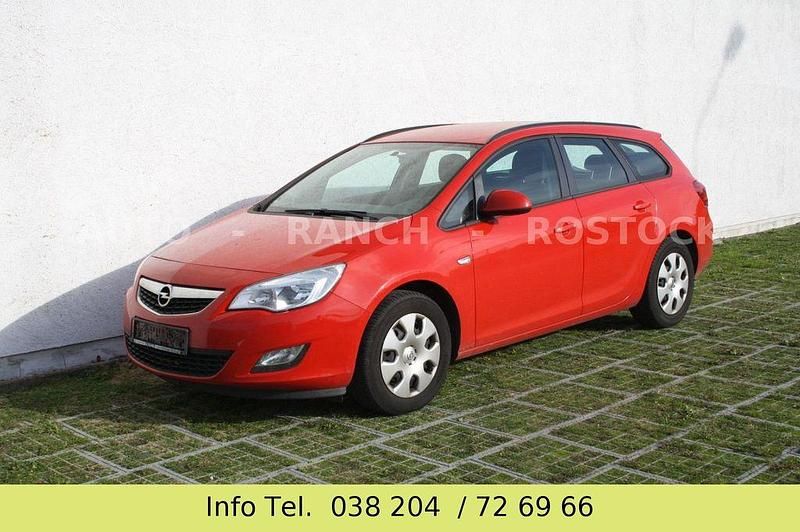 Gebraucht Opel Astra Edition 110 PS (80 kW) 2012 Rot Kombi