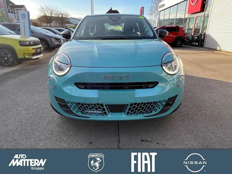 Neu Fiat 600 81 PS (59 kW) 2026 Blau SUV