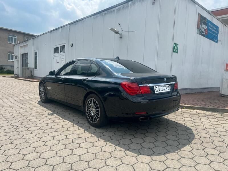 Schwarz Gebraucht 2009 BMW 740 Limousine | 7.000 € - Bild 1/4