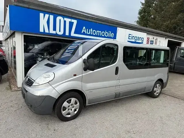 Gebraucht Opel Vivaro 114 PS (83 kW) 2013 Silber Van / Kleinbus