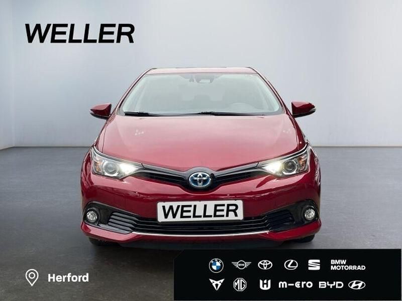 Gebraucht Toyota Auris Hybrid Team 136 PS (100 kW) 2018 Rot Limousine