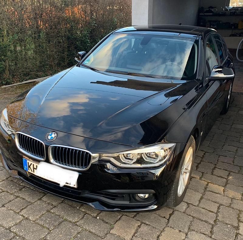 Gebraucht BMW 330e 2017 Schwarz Limousine