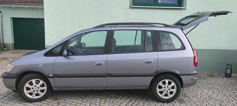 Grau Gebraucht 2004 Opel Zafira Njoy Van / Kleinbus | 900 € (Guter Preis) - Bild 1/4