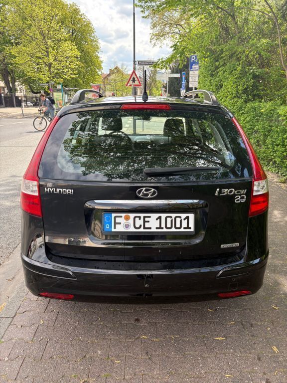 Schwarz Gebraucht 2012 Hyundai i30 Classic Kombi | 2.000 € (Fairer Preis) - Bild 1/4
