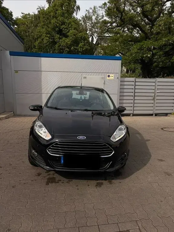 Gebraucht Ford Fiesta SYNC Edition 80 PS (58 kW) 2016 Schwarz Kleinwagen