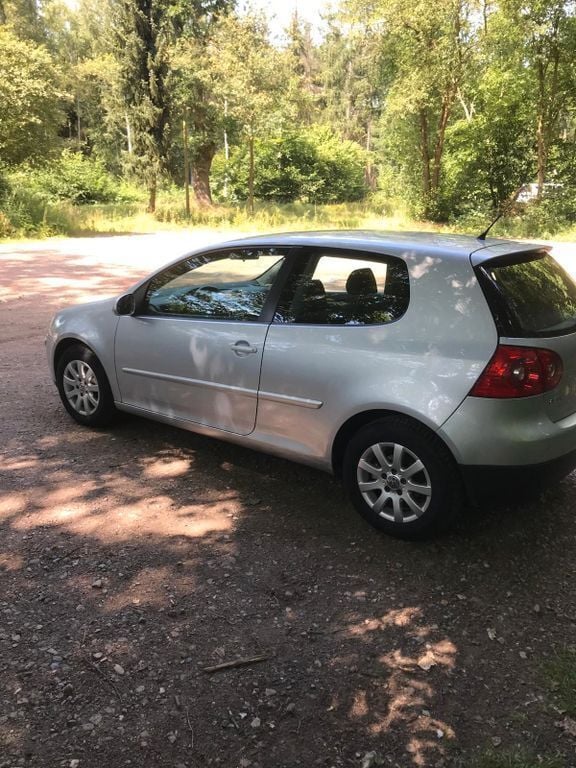 Gebraucht VW Golf V 102 PS (75 kW) 2006 Silber Limousine