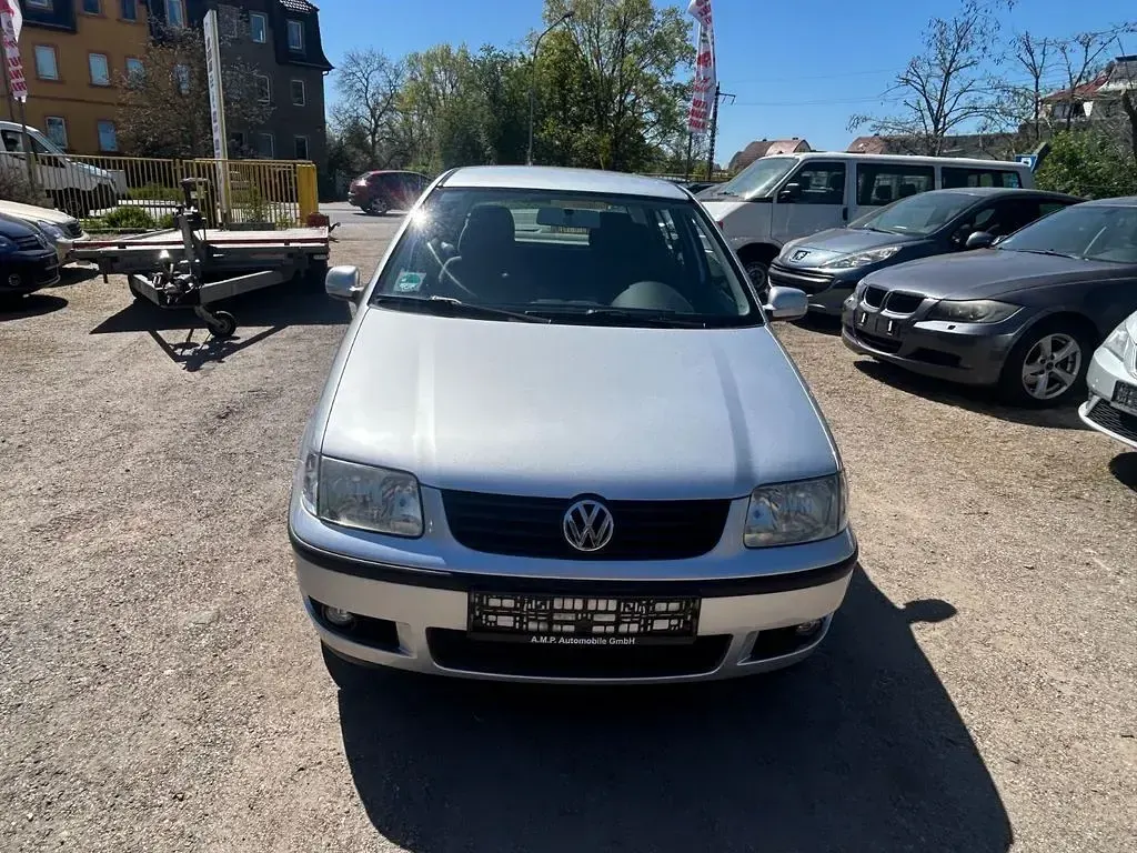 Second-hand VW Polo 82 CP (60 kW) 2000 Argintiu Berlinǎ