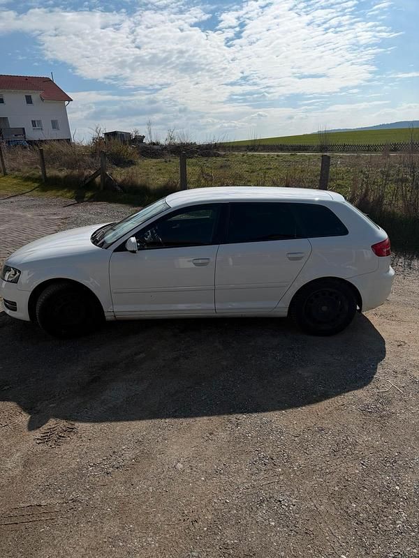 Gebraucht Audi A3 124 PS (91 kW) 2011 Weiß Kleinwagen