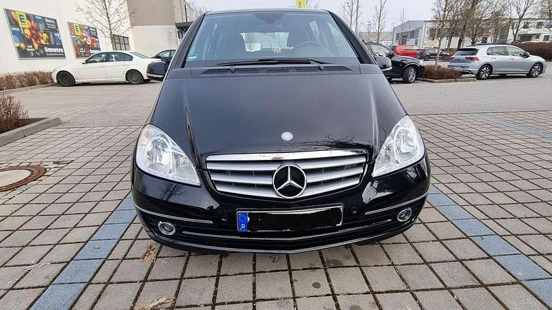 Gebraucht Mercedes A180 Elegance 116 PS (85 kW) 2011 Schwarz Kleinwagen