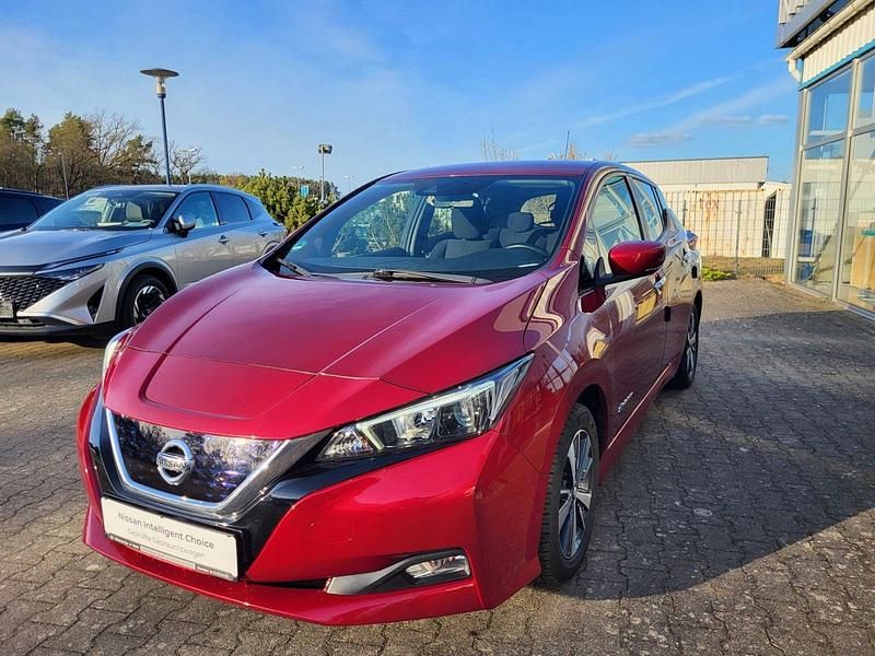Gebraucht Nissan Leaf Acenta 110 kW (150 PS) 2020 Rot Kleinwagen