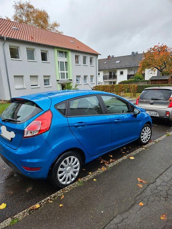 Gebraucht Ford Fiesta Trend 82 PS (60 kW) 2015 Blau Limousine